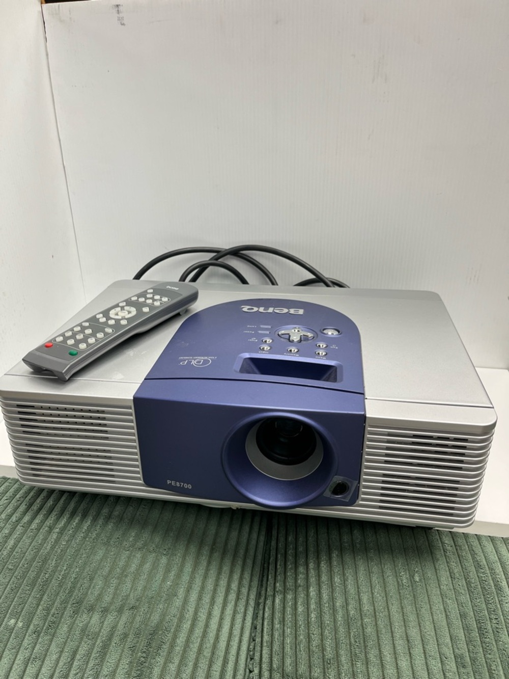 BenQ Home Theater PE8700 DLP Projector w/ Power Cord and Remote